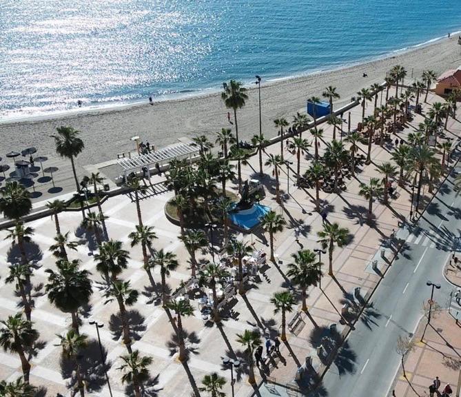 Costa Paradise - Beachfront Apartment Фуeнхирола Екстериор снимка